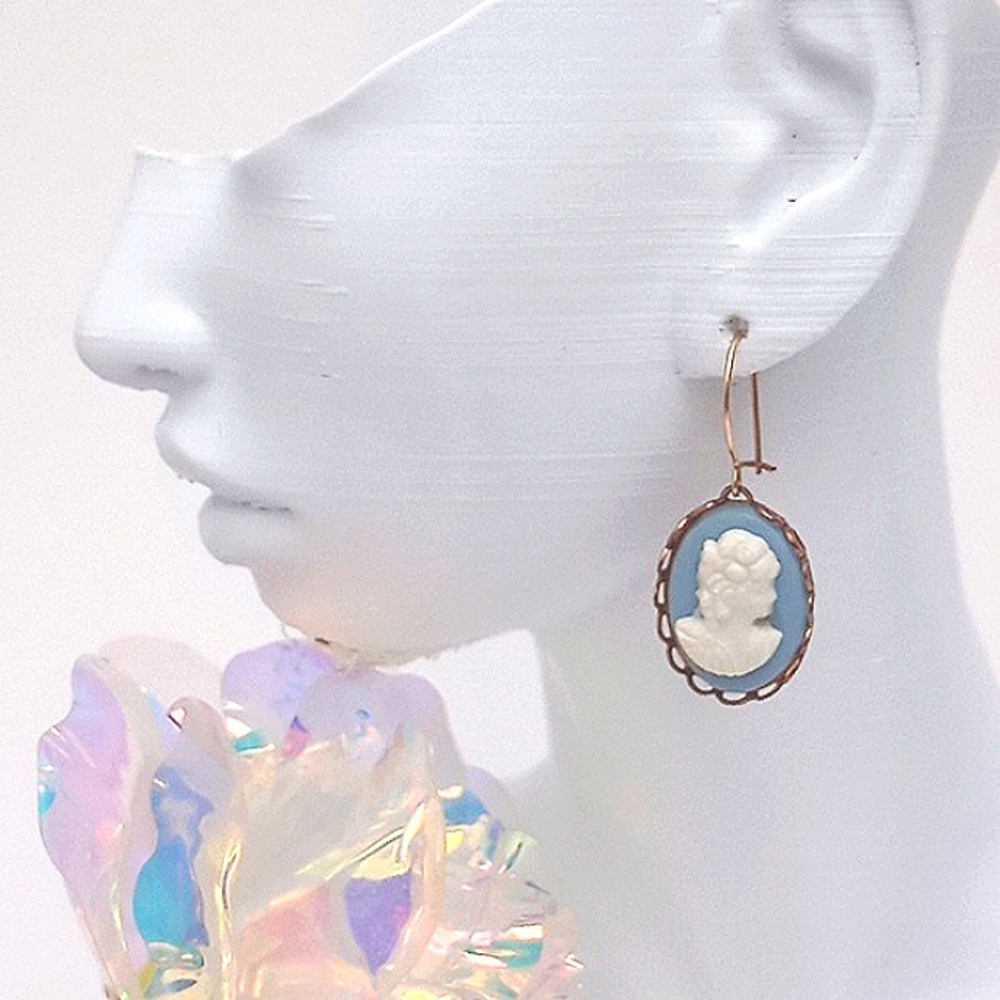 Vtg  Cameo Earrings Drop/ Dangle